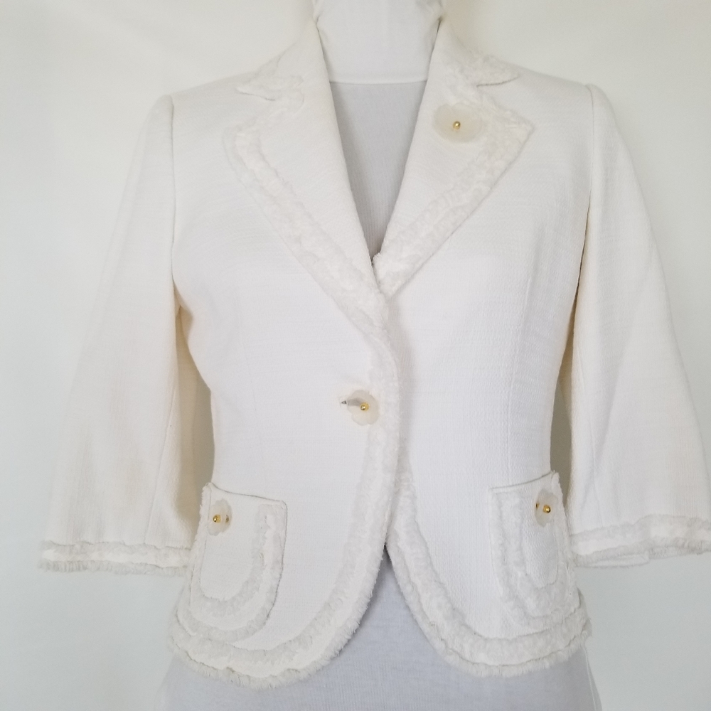 ✅#911B Classiques Entier White Fringe Jacket PS 3D Flower Buttons Gold/White